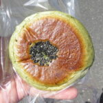 国産よもぎの粒あんパン：小麦の郷ライフ伏見深草店