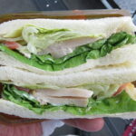さっぱりポン酢のサラダチキンサンド：志津屋京都駅店