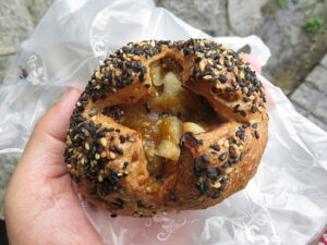 安納芋とバターのくるみパン:進々堂