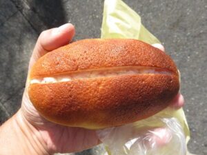 いちごクリームパン：モンターニュ