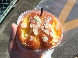 リンゴのクリームパン：パンミニヨン