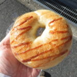 柚子こしょうとサラダチキンのベーグル：ベーカリーメイ