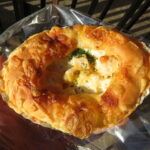 ガーリック香るチキンクリームシチュー~シュクメルリ風~:志津屋京阪三条店 ガーリック香るチキンクリームシチュー~シュクメルリ風~:志津屋京阪三条店