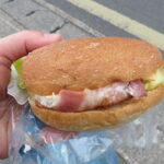 ベーコンエッグとチーズのベーグルサンド：アルピーヌ