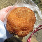 ごろっと半熟卵入りカレーパン：ボングラッセ