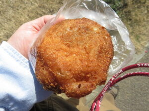 ごろっと半熟卵入りカレーパン：ボングラッセ