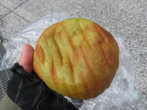 母子緑茶のクリームパン：サンポッポベーカリー