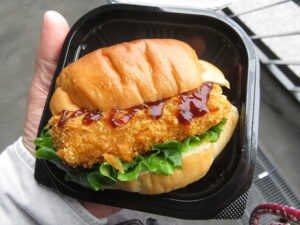 カニクリームコロッケロール：志津屋