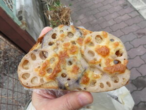 徳島レンコンと大山ベーコンのタルティーヌ：わだのおと