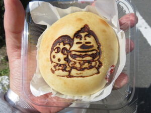 ひろこさんホイップいちごクリームパン：ぱん工房わんダフル